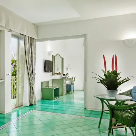 Hotel Miramalfi 5*