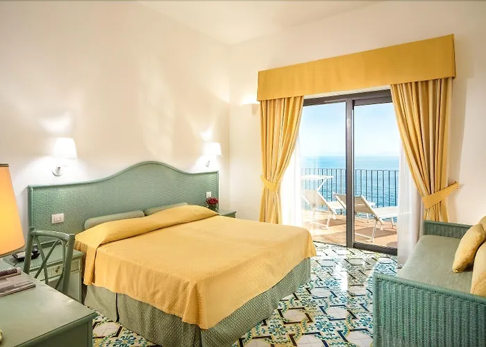 Hotel Miramalfi 5*
